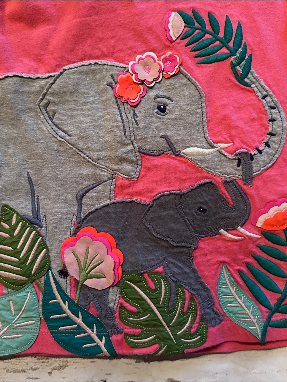 Mini Boden elephant tee vguc-fair just for appliqué bubbling 6/7 - Picture 2 of 5